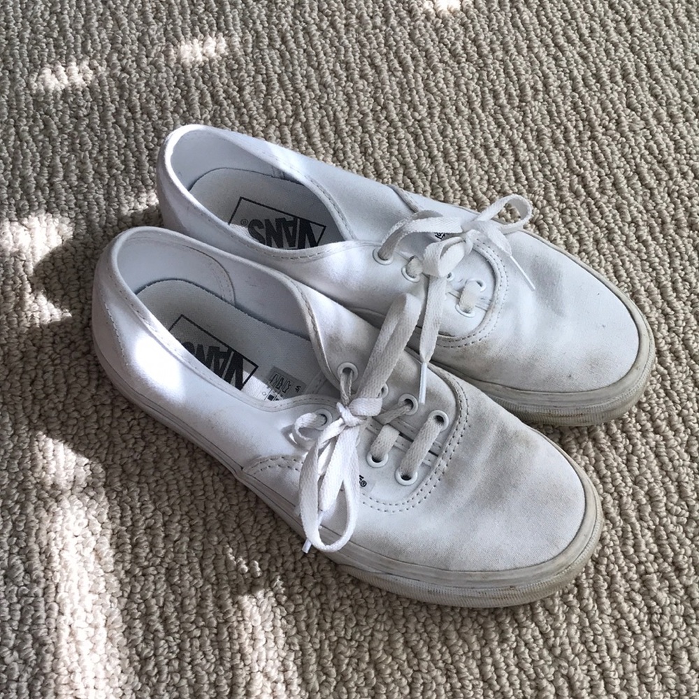 White lace up Vans Size 7.5